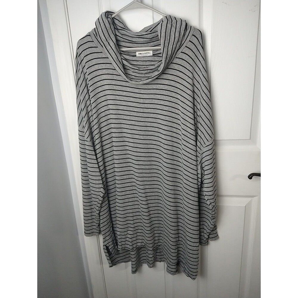Liz Claibourne Weekend 4X Grey Black Striped Hi Low Box Shoulder Turtleneck Tee